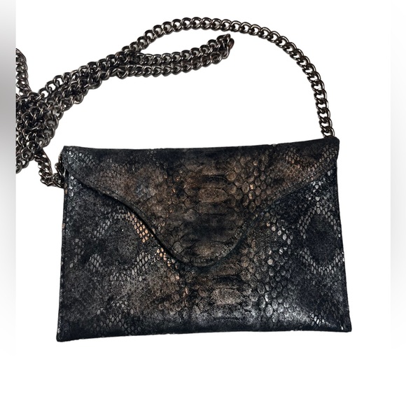 JJ Winters Snakeskin Crossbody Envelope Purse with silver Chain - Picture 4 of 11